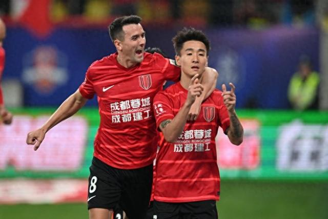 包含里程碑夜!成都蓉城门线救险,欧超杯今晨刷纪录,底气十足,年轻球员得到机会的词条 包含里程碑夜!成都蓉城门线救险,欧超杯今晨刷纪录,底气十足,年轻球员得到机会的词条