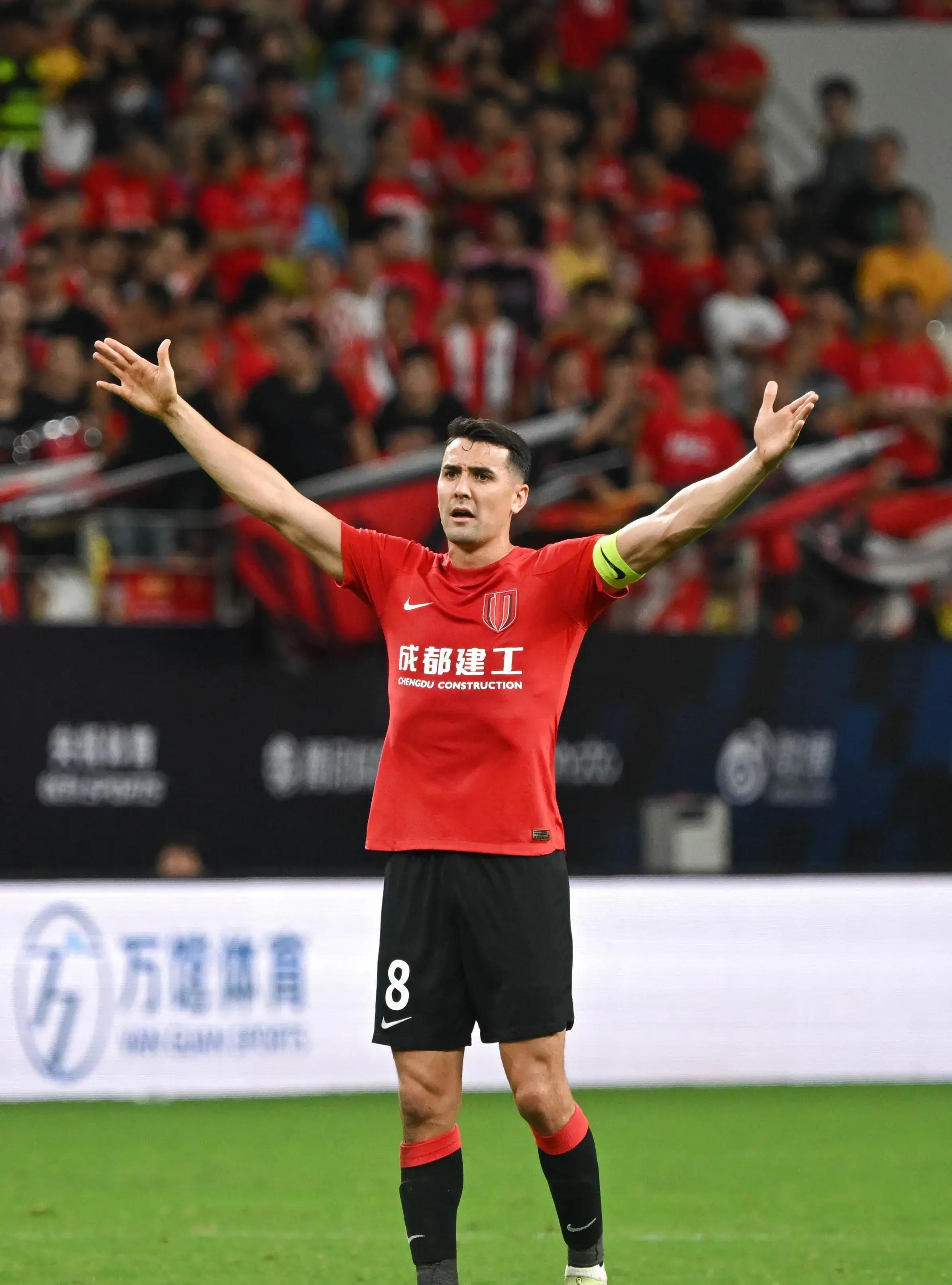 赛后马德里竞技官宣签约——荷甲节点到来;引发热议;临场指挥获称赞 赛后马德里竞技官宣签约——荷甲节点到来;引发热议;临场指挥获称赞