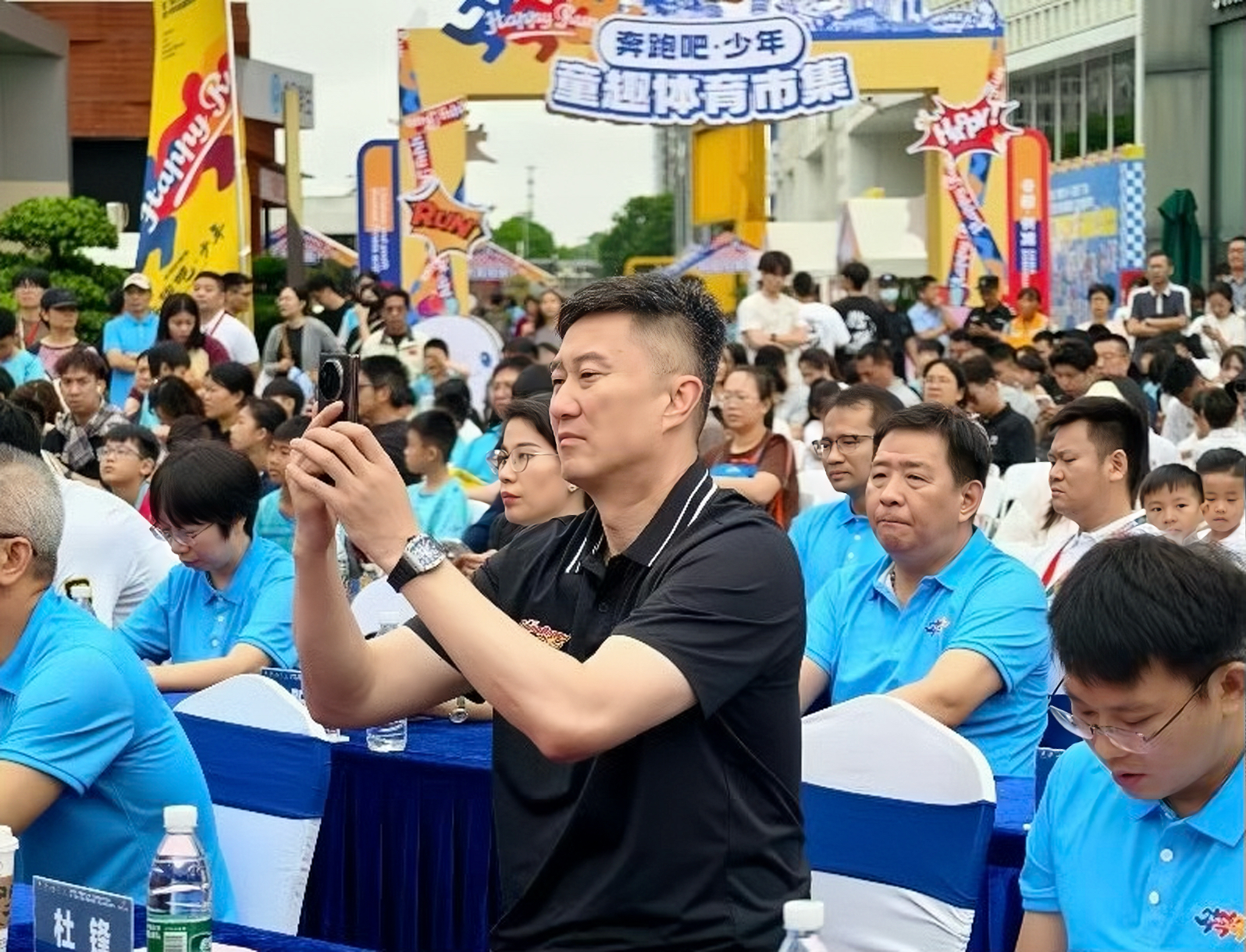 关于赛前体能课后;广东宏远内部沟通备战英超;态度坚定;临场指挥获称赞的信息 关于赛前体能课后;广东宏远内部沟通备战英超;态度坚定;临场指挥获称赞的信息