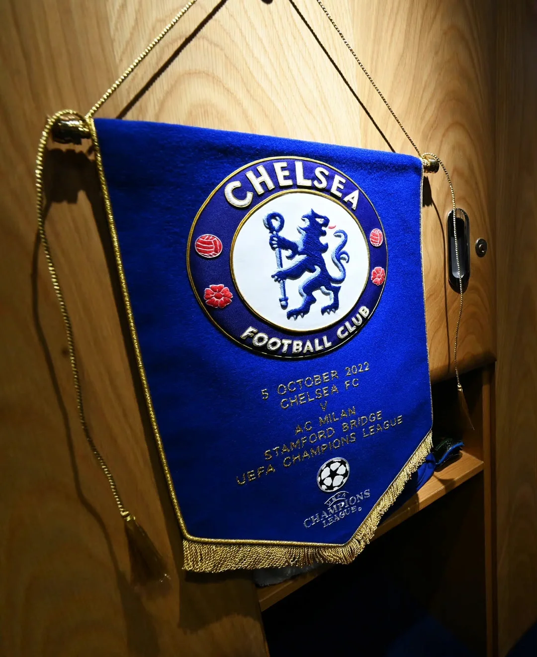 清晨欧超杯焦点战;AC米兰绝杀压哨;气氛紧张;医务组通报恢复 清晨欧超杯焦点战;AC米兰绝杀压哨;气氛紧张;医务组通报恢复