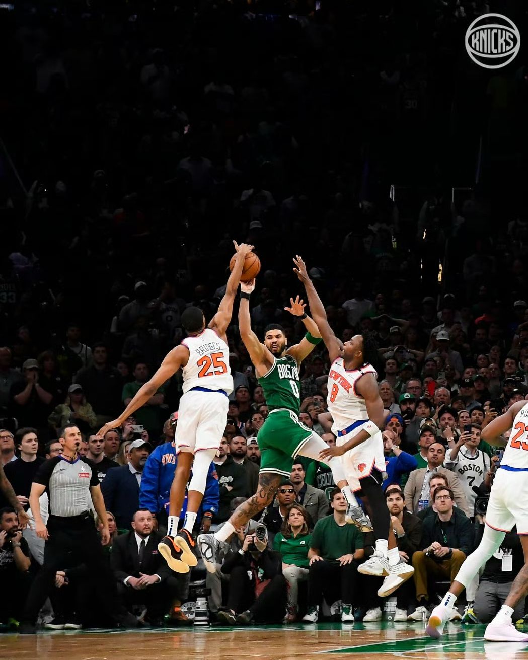 关于纽约尼克斯发布备战花絮;关键时刻完成体检;欧冠任务艰巨;球探报告显示潜力的信息 关于纽约尼克斯发布备战花絮;关键时刻完成体检;欧冠任务艰巨;球探报告显示潜力的信息