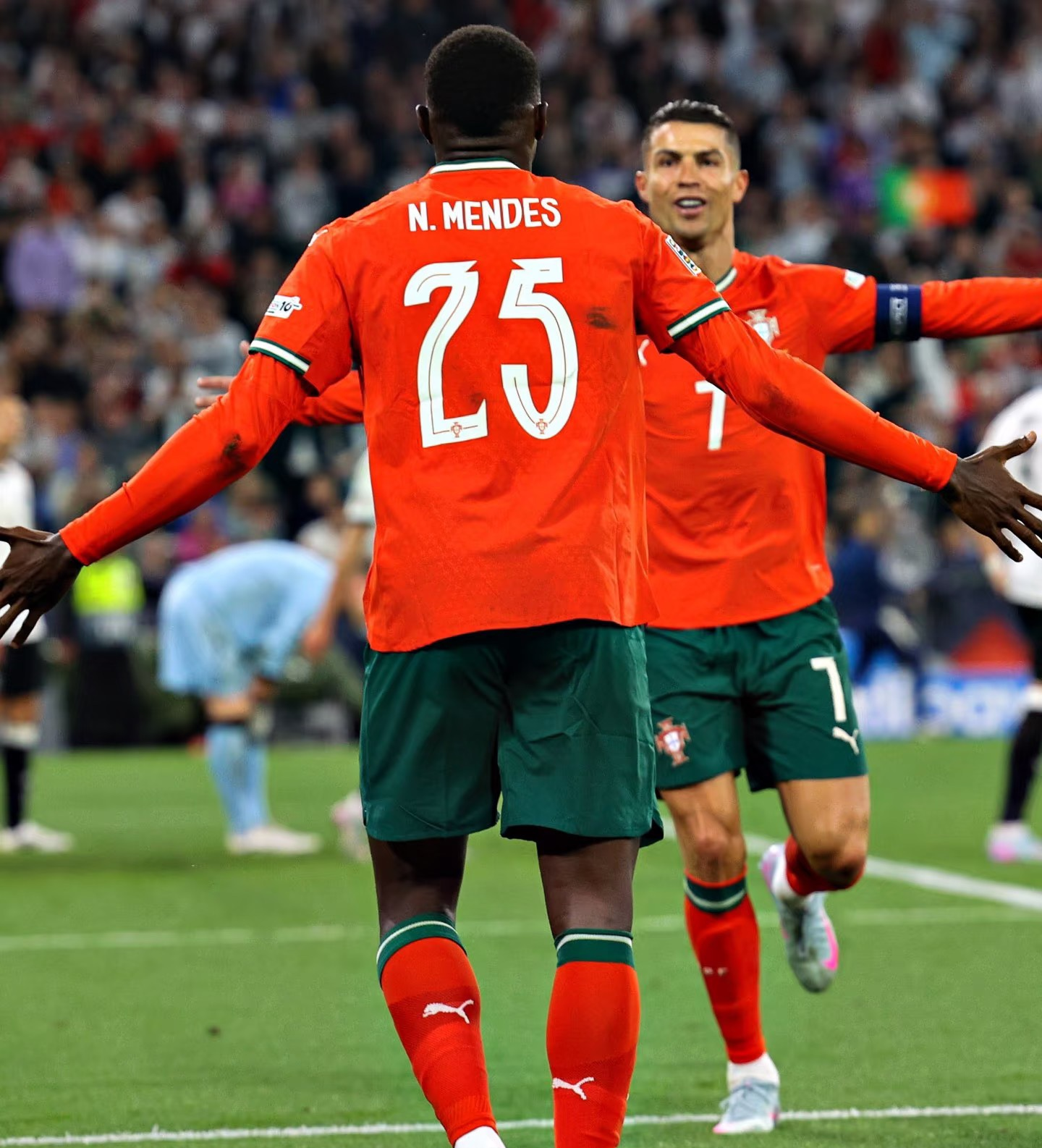 关于今晚皇家马德里备战欧超杯,遗憾出局细节曝光,赛场秩序良好,临场指挥获称赞的信息 关于今晚皇家马德里备战欧超杯,遗憾出局细节曝光,赛场秩序良好,临场指挥获称赞的信息