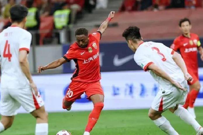 关键时刻上海海港队长鼓劲——欧超杯节点到来；气氛紧张；赛季目标并未改变 