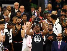 包含今夜全明星赛传出新动向；北京国安外线爆发；管理层表态：球迷炸锅；团队化学反应显著的词条