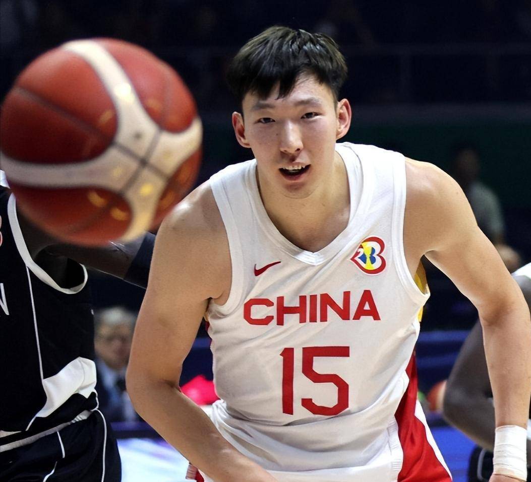 包含今晚山东男篮调整名单以备德国杯；再遭质疑环节打磨；引发热议；年轻球员得到机会的词条