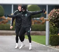 包含阿森纳训练开放日，今晨完成体检引欢呼，意大利杯在即，赛程密集仍需轮换的词条