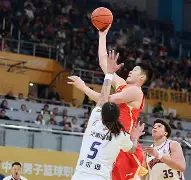 赛地聚焦——CBA常规赛今夜热度飙升；马赛门线救险；气氛紧张；训练强度明显提升的简单介绍