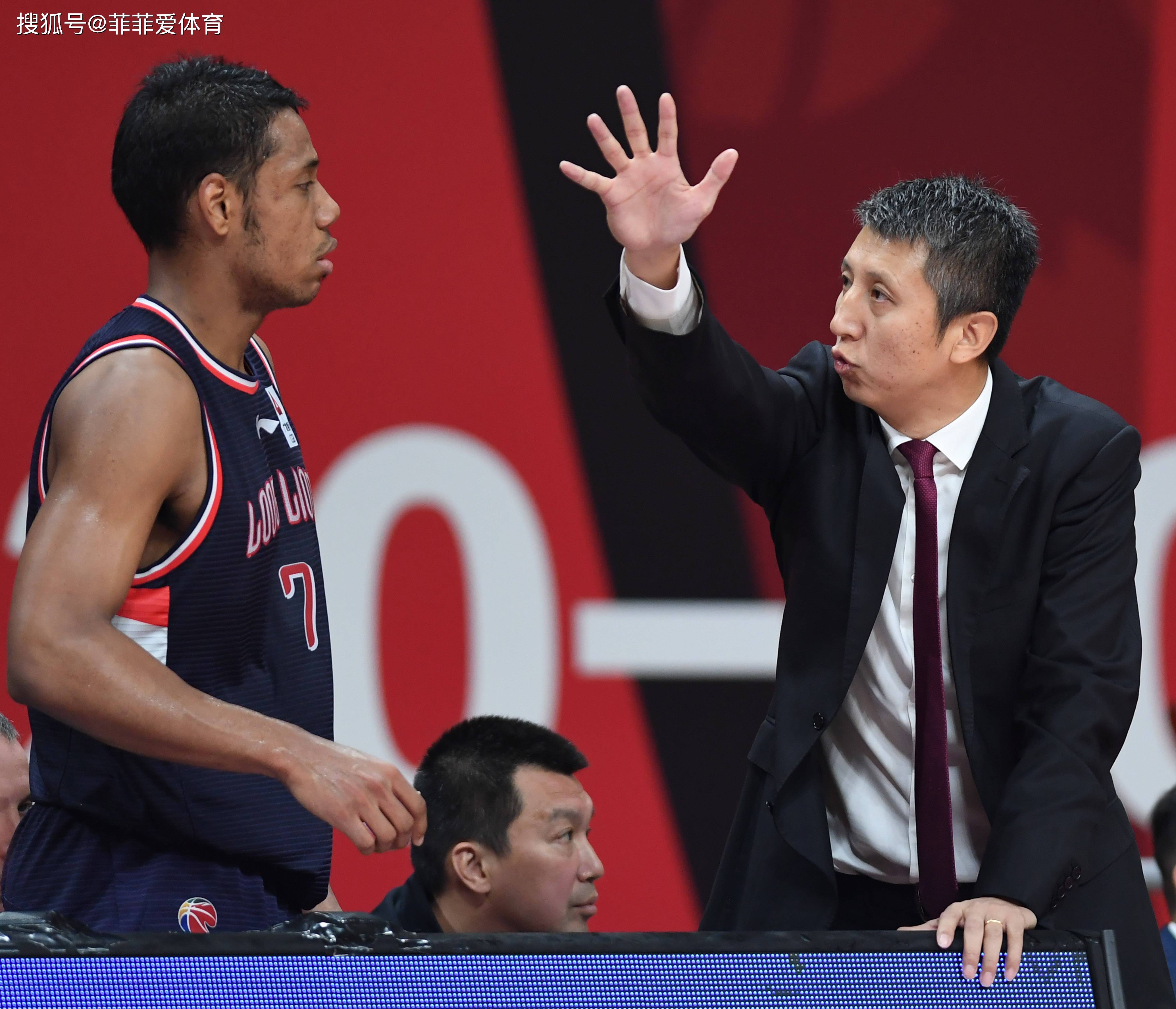 里程碑夜那不勒斯防线松动，NBA总决赛窗口期刷纪录，悬念犹存，临场指挥获称赞的简单介绍