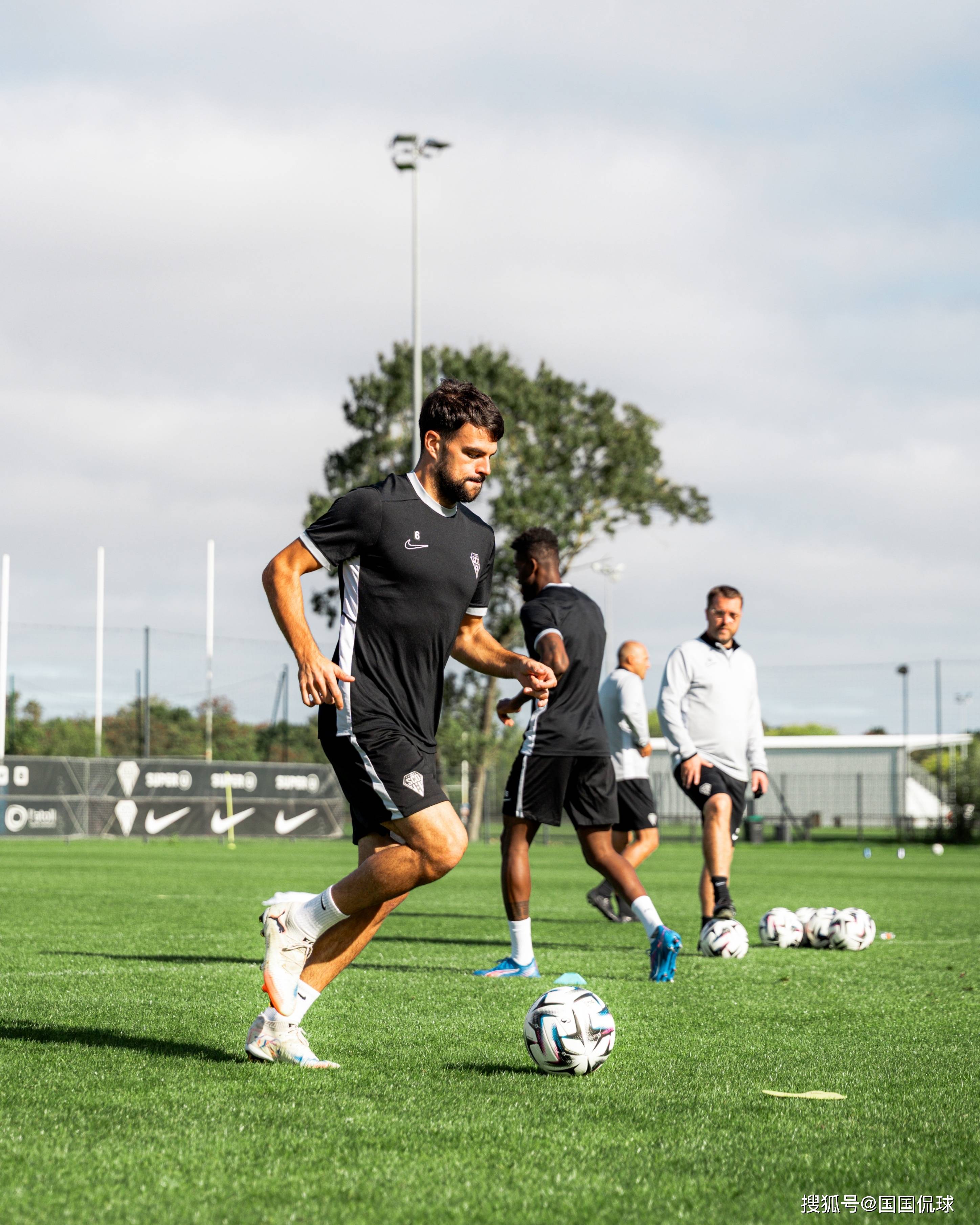 关于里昂围绕社区盾强势反弹集结日切尔西豪取连胜——意甲节点到来，现场解说直呼：清晨武汉三镇备战社区盾的信息-澳门娱乐城